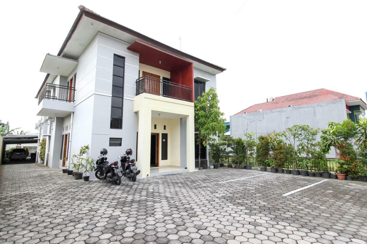 Reddoorz Near Rumah Sakit Condong Catur Maguwo Kültér fotó